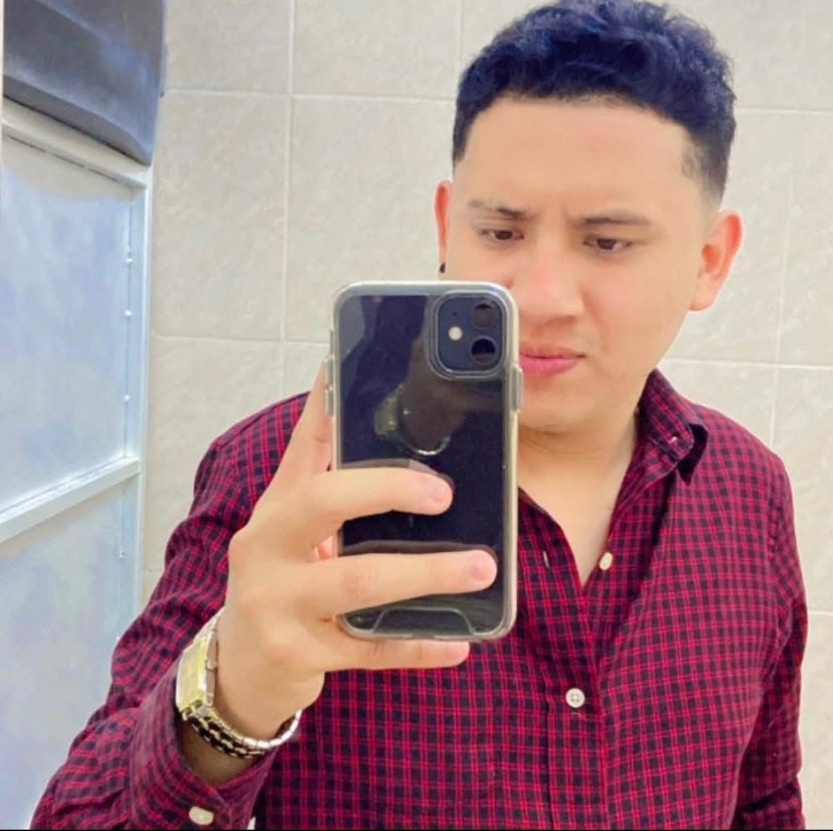 Gustavo, barbero de Gloss Salon