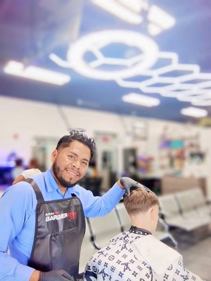 Mauro, barbero de Gloss Salon